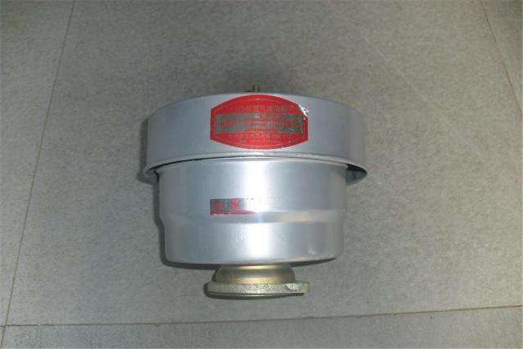 有人在保养柴油机拼搏网页版登录入口_拼搏（中国）时，拆开滤清器后，发现其内部和滤芯特别洁净没有一点杂质和水分，即以为运用的柴油非常洁净