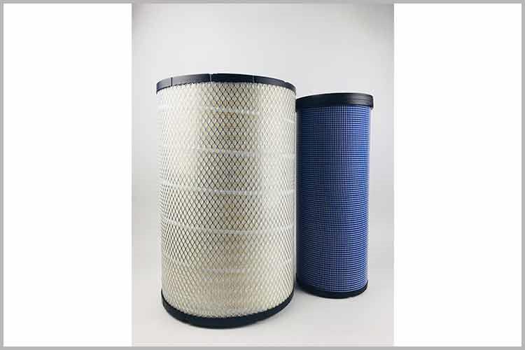 找到液压拼搏网页版登录入口_拼搏（中国）位置，将拼搏网页版登录入口_拼搏（中国）从安装支架上拔下来，将接油杯放在油管下方，并用钳子拆掉原来两边的一次性管箍