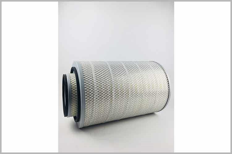 将旧滤清器的另一端拔下，接入新滤清器上，并用螺丝刀拧紧管箍，防止漏油，再把换好的液压拼搏网页版登录入口_拼搏（中国）安装回原位