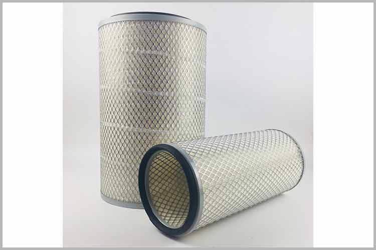 在安装新客车拼搏网页版登录入口_拼搏（中国）之前，需要对空滤盒底部进行彻底的清理，把空滤下面的尘土清除干净